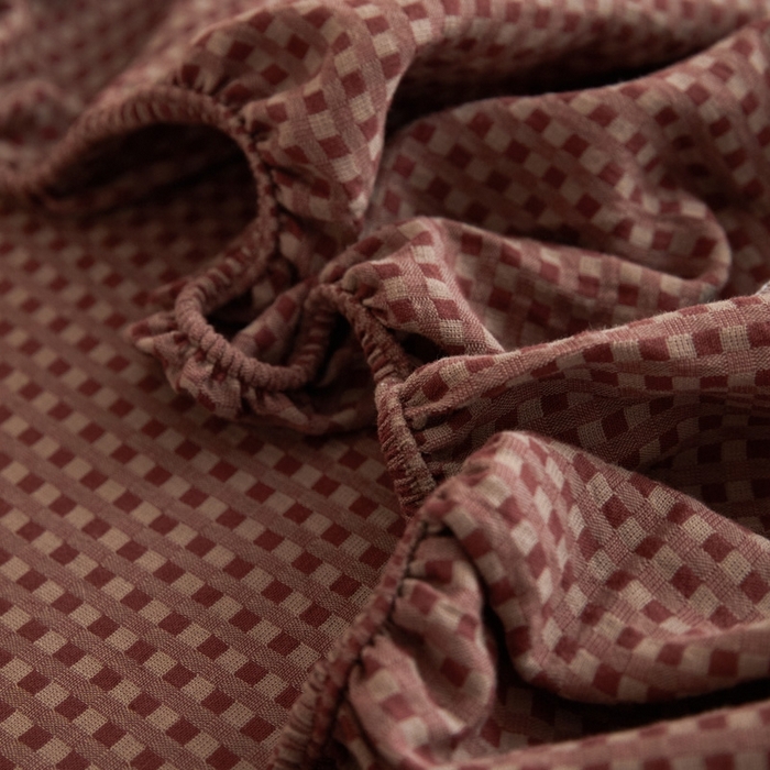 91家纺网 家纺一手货源 找家纺 2025新款A类全棉色织双层纱单床笠 格林-烟红