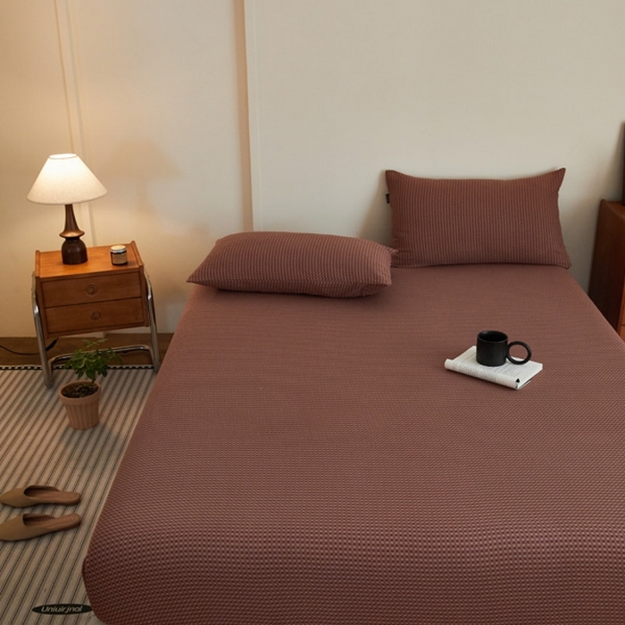 91家纺网 家纺一手货源 找家纺 2025新款A类全棉色织双层纱单床笠 格林-烟红