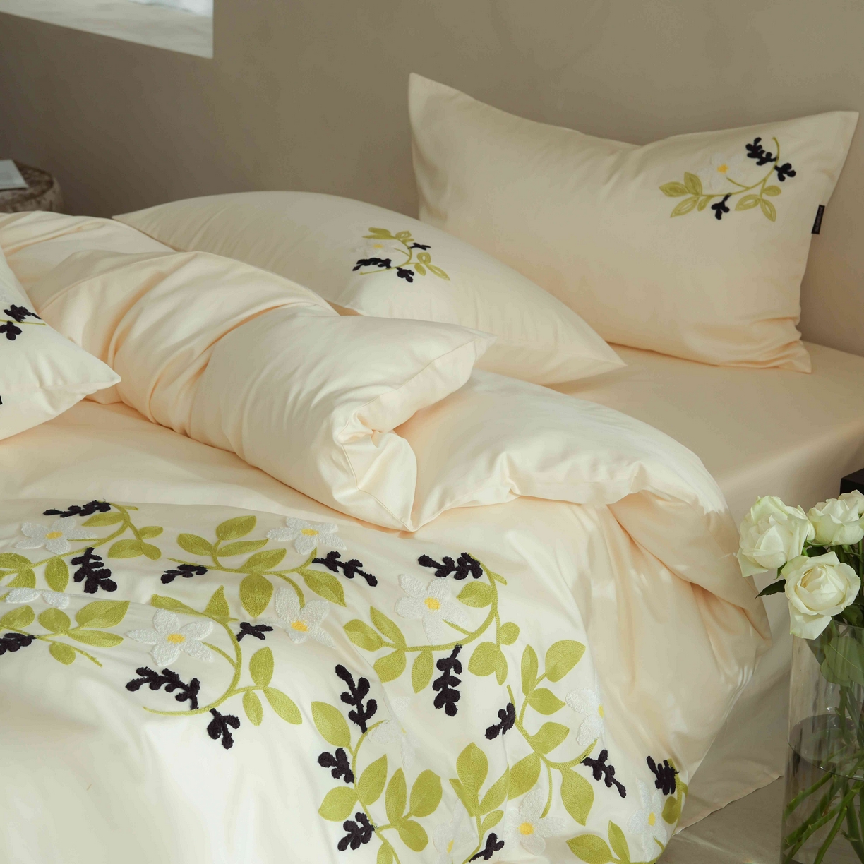 91家纺网 家纺一手货源 找家纺 秀色家纺 2025新款小清新60s长绒棉四件套纯棉全棉毛巾绣被套床单轻奢床品-网红风 小苍兰