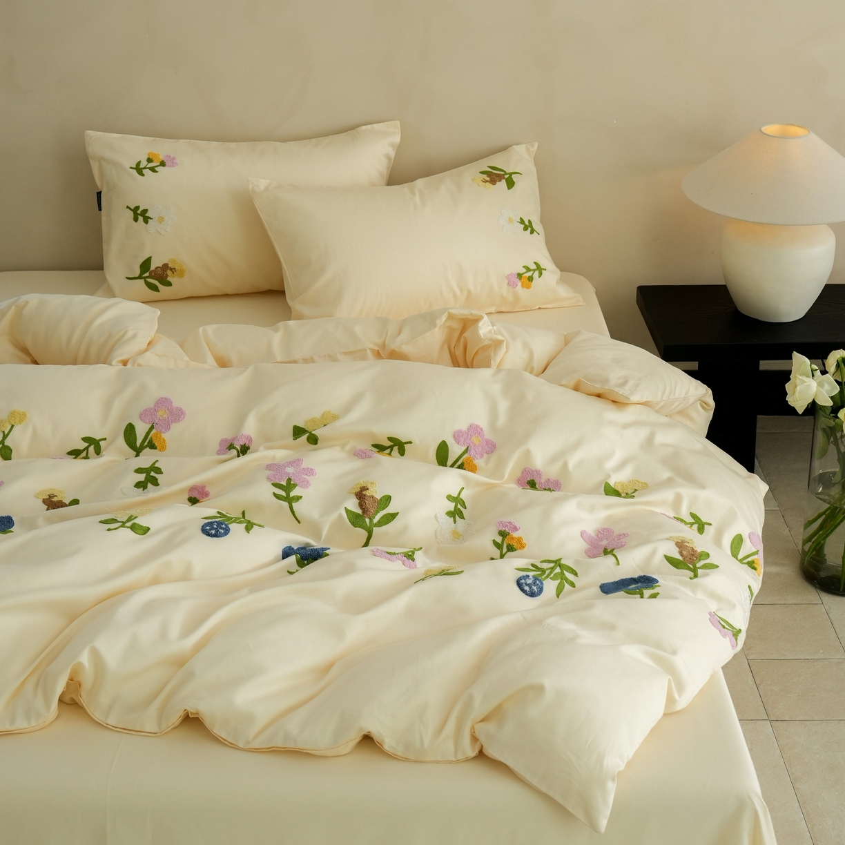 91家纺网 家纺一手货源 找家纺 秀色家纺 2025新款小清新60s长绒棉四件套纯棉全棉毛巾绣被套床单轻奢床品-网红风 小苍兰