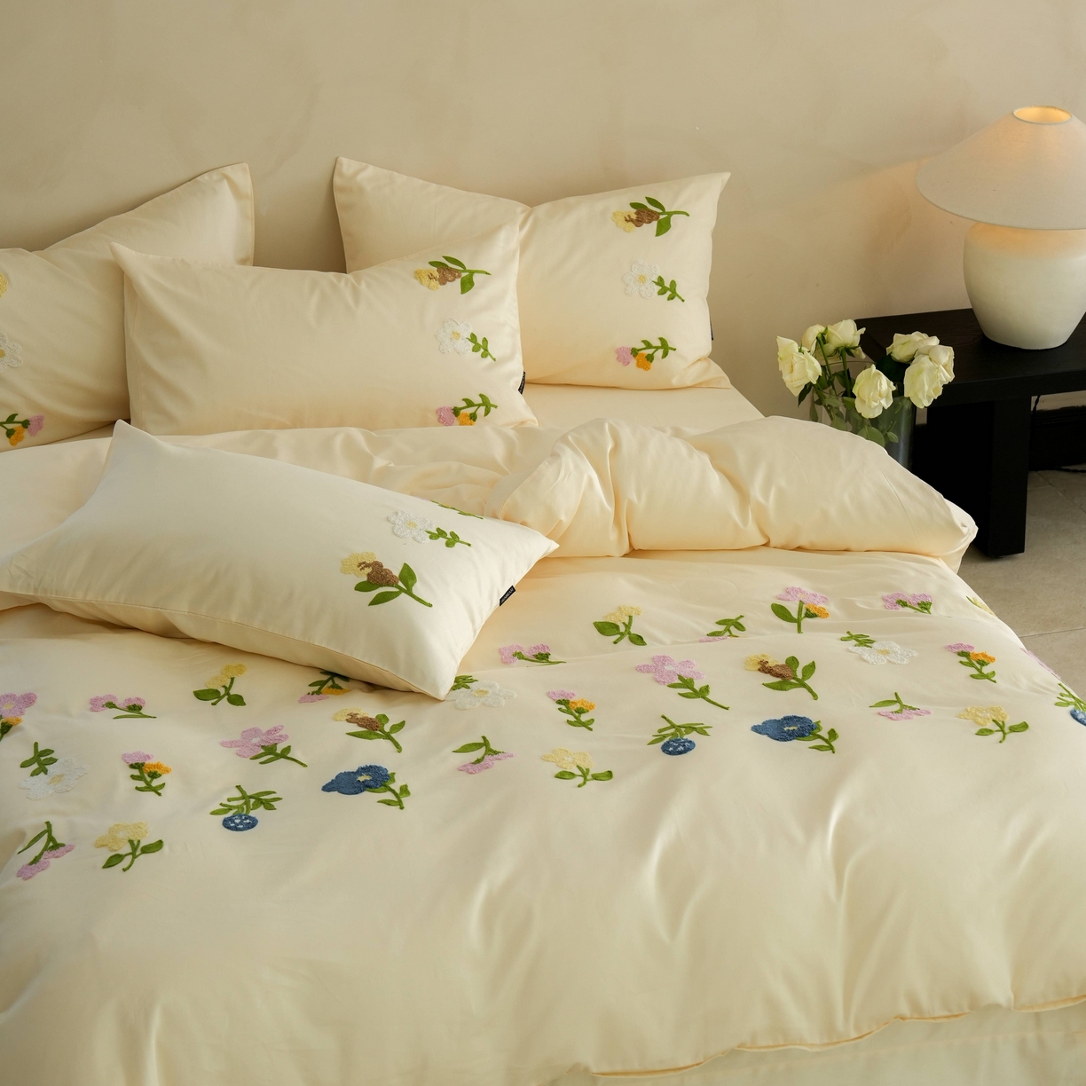 91家纺网 家纺一手货源 找家纺 秀色家纺 2025新款小清新60s长绒棉四件套纯棉全棉毛巾绣被套床单轻奢床品-网红风 小苍兰