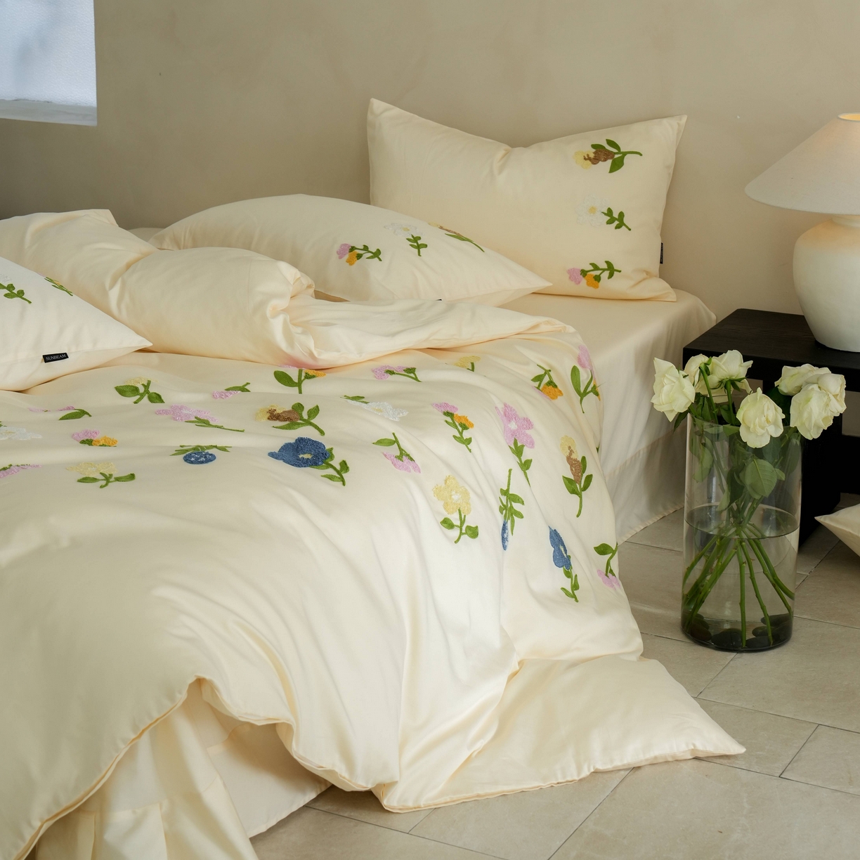 91家纺网 家纺一手货源 找家纺 秀色家纺 2025新款小清新60s长绒棉四件套纯棉全棉毛巾绣被套床单轻奢床品-网红风 小苍兰