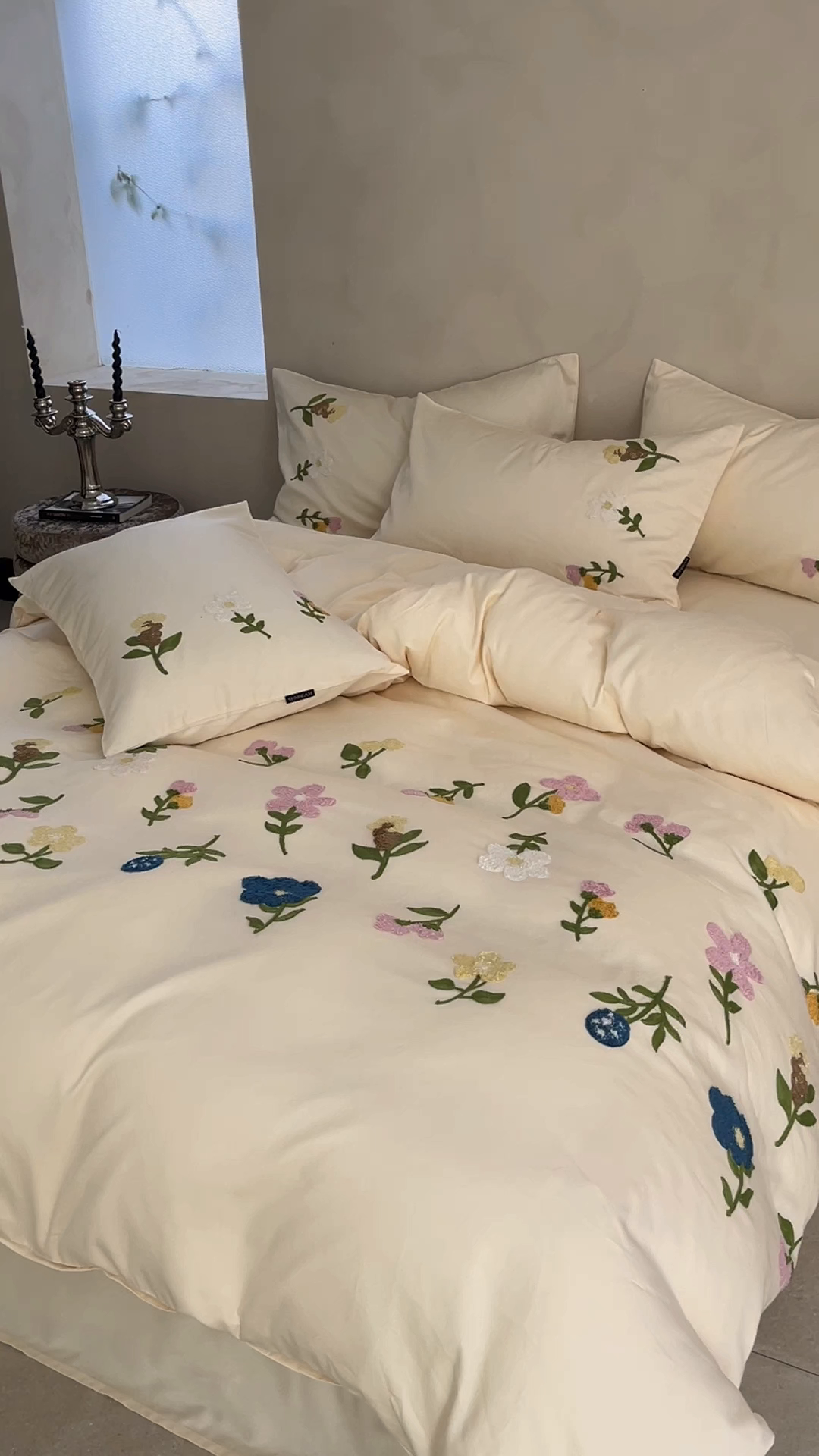 91家纺网 家纺一手货源 找家纺 秀色家纺 2025新款小清新60s长绒棉四件套纯棉全棉毛巾绣被套床单轻奢床品-网红风 小苍兰