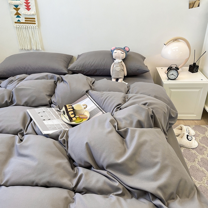 91家纺网 家纺一手货源 找家纺 悦织湾家纺 2025新款水洗棉亲肤纯色双拼AB版双面两用轻奢风床上用品四件套学生宿舍三件套 纯色浅灰