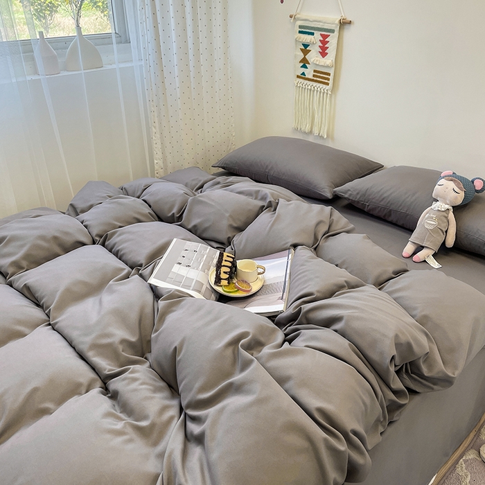 91家纺网 家纺一手货源 找家纺 悦织湾家纺 2025新款水洗棉亲肤纯色双拼AB版双面两用轻奢风床上用品四件套学生宿舍三件套 纯色浅灰