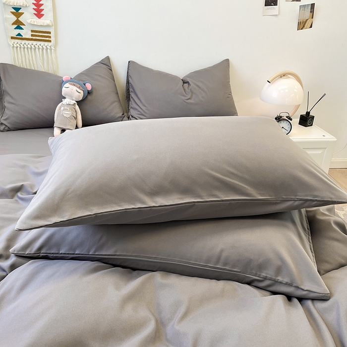 91家纺网 家纺一手货源 找家纺 悦织湾家纺 2025新款水洗棉亲肤纯色双拼AB版双面两用轻奢风床上用品四件套学生宿舍三件套 纯色浅灰