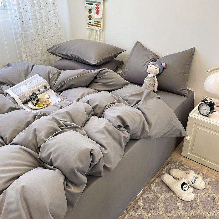 91家纺网 家纺一手货源 找家纺 悦织湾家纺 2025新款水洗棉亲肤纯色双拼AB版双面两用轻奢风床上用品四件套学生宿舍三件套 纯色浅灰