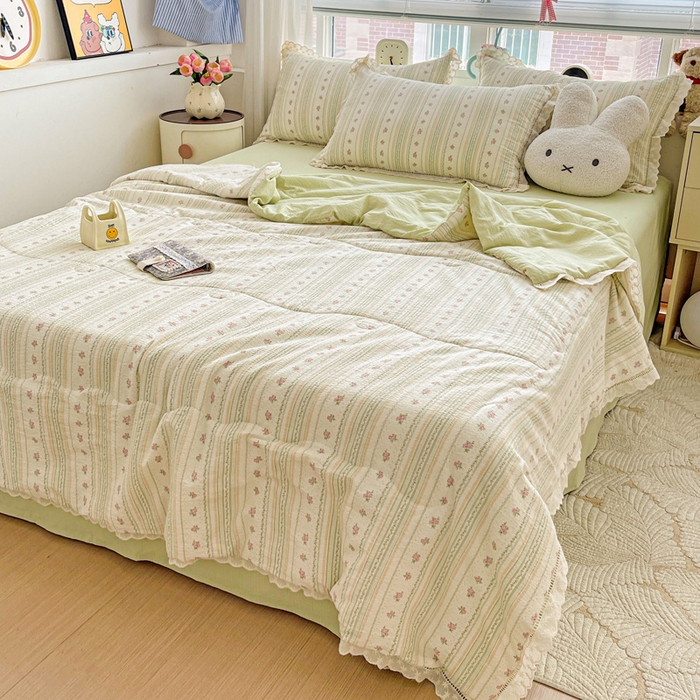 91家纺网 家纺一手货源 找家纺 一比一家纺 2025新款云感皱皱纱全棉花边款夏被四件套【控价109元】 白茶绿