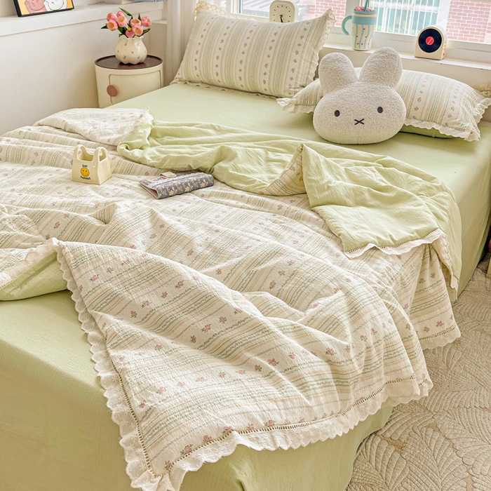 91家纺网 家纺一手货源 找家纺 一比一家纺 2025新款云感皱皱纱全棉花边款夏被四件套【控价109元】 白茶绿