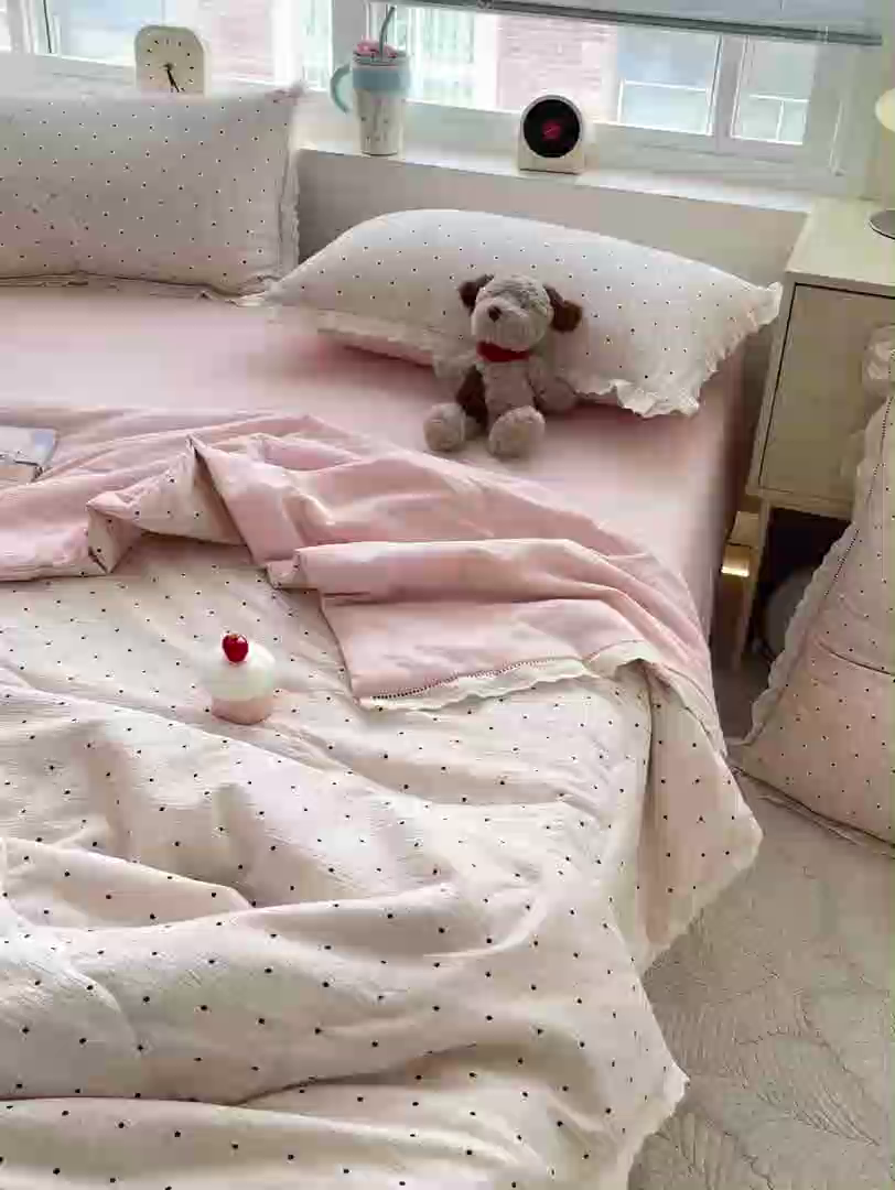 91家纺网 家纺一手货源 找家纺 一比一家纺 2025新款云感皱皱纱全棉花边款夏被四件套【控价109元】 初恋