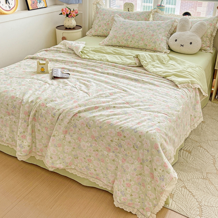 91家纺网 家纺一手货源 找家纺 一比一家纺 2025新款云感皱皱纱全棉花边款夏被四件套【控价109元】 莱茵河畔