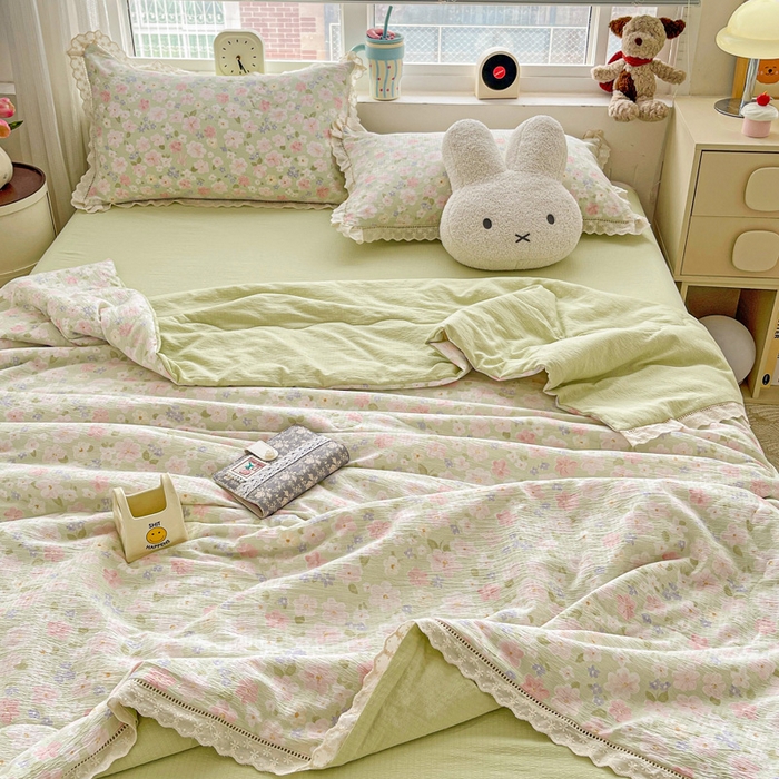 91家纺网 家纺一手货源 找家纺 一比一家纺 2025新款云感皱皱纱全棉花边款夏被四件套【控价109元】 莱茵河畔