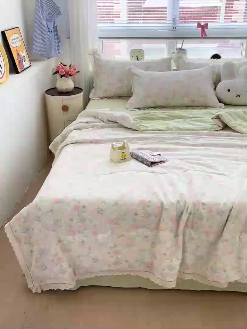 91家纺网 家纺一手货源 找家纺 一比一家纺 2025新款云感皱皱纱全棉花边款夏被四件套【控价109元】 莱茵河畔