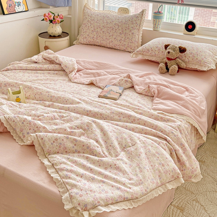 91家纺网 家纺一手货源 找家纺 一比一家纺 2025新款云感皱皱纱全棉花边款夏被四件套【控价109元】 桃花诺