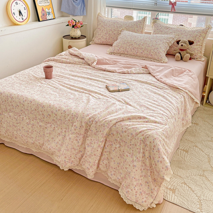 91家纺网 家纺一手货源 找家纺 一比一家纺 2025新款云感皱皱纱全棉花边款夏被四件套【控价109元】 桃花诺