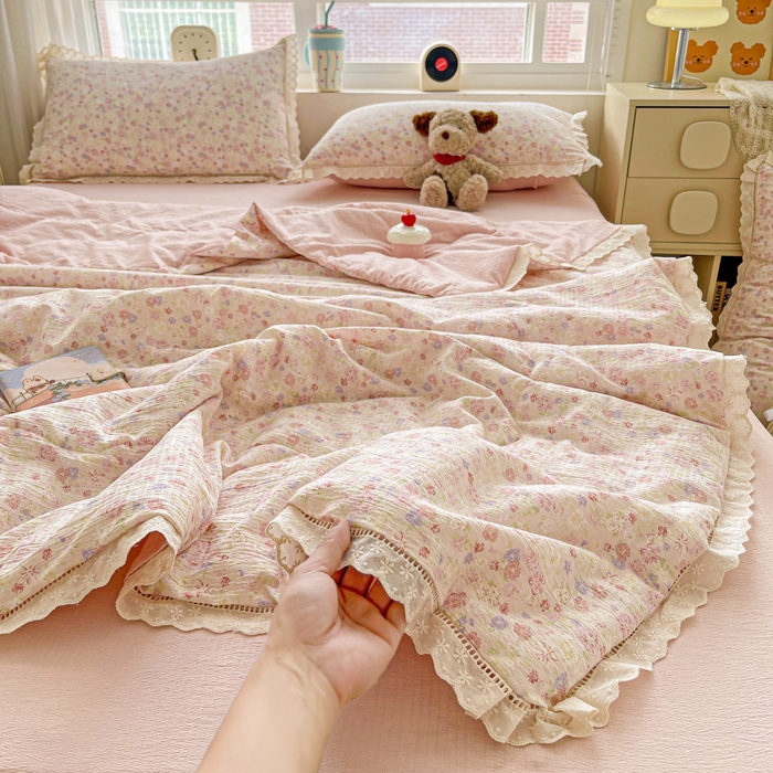 一比一家纺 2025新款云感皱皱纱全棉花边款夏被四件套【控价109元】 桃花诺