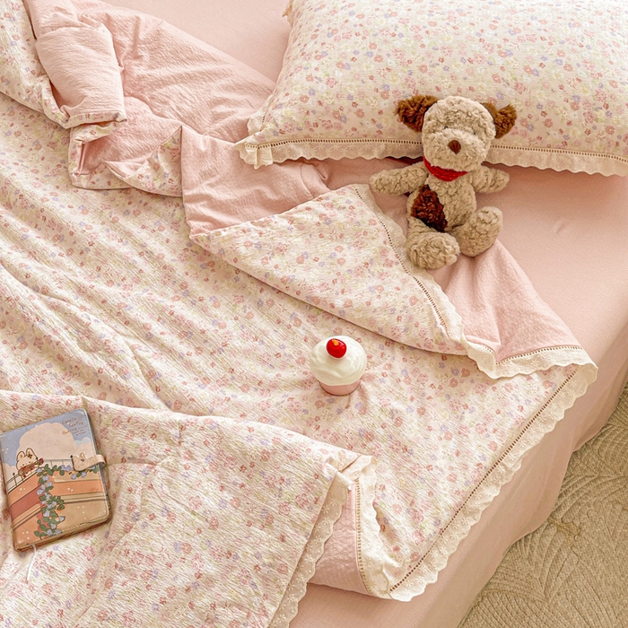 91家纺网 家纺一手货源 找家纺 一比一家纺 2025新款云感皱皱纱全棉花边款夏被四件套【控价109元】 桃花诺