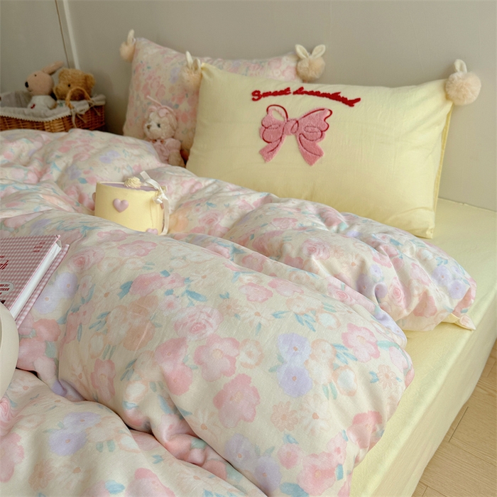 91家纺网 家纺一手货源 找家纺 丽涵家纺 2025新款全棉纯棉双层纱色织水洗棉毛巾绣四件套 花花兔-奶黄