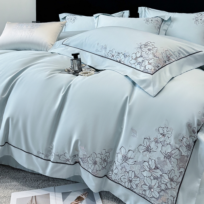 91家纺网 家纺一手货源 找家纺 张公子婚庆馆 2025新款140支新疆长绒棉纯棉居家绣花拼角工艺系列四件套—秘境 秘境-天空蓝