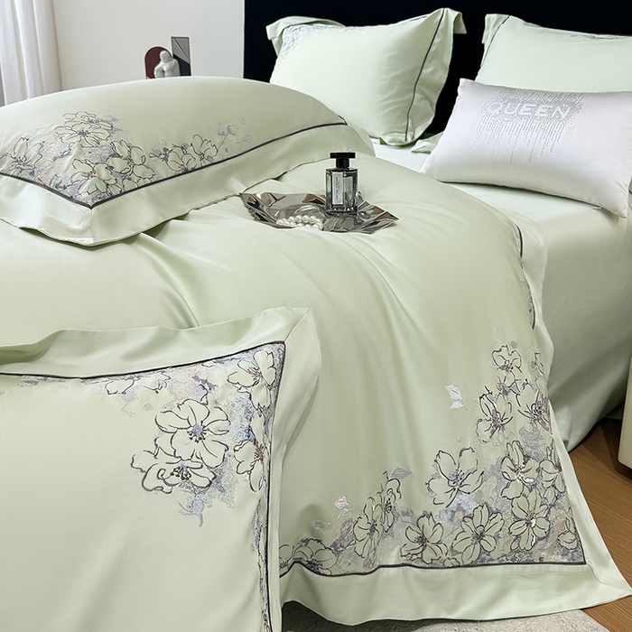 91家纺网 家纺一手货源 找家纺 张公子婚庆馆 2025新款140支新疆长绒棉纯棉居家绣花拼角工艺系列四件套—秘境 秘境-青草绿