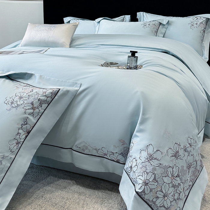 91家纺网 家纺一手货源 找家纺 张公子婚庆馆 2025新款140支新疆长绒棉纯棉居家绣花拼角工艺系列四件套—秘境 秘境-天空蓝