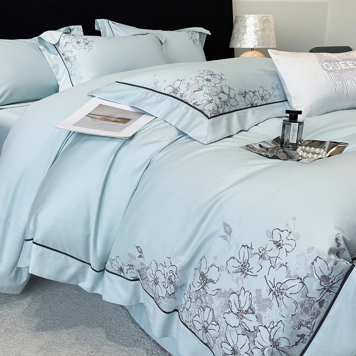 91家纺网 家纺一手货源 找家纺 张公子婚庆馆 2025新款140支新疆长绒棉纯棉居家绣花拼角工艺系列四件套—秘境 秘境-天空蓝