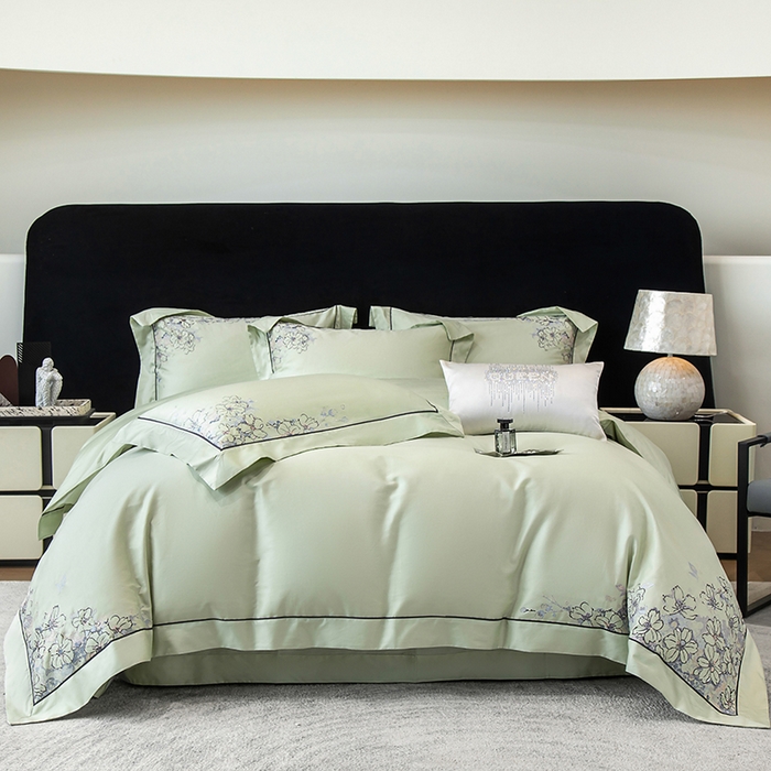 91家纺网 家纺一手货源 找家纺 张公子婚庆馆 2025新款140支新疆长绒棉纯棉居家绣花拼角工艺系列四件套—秘境 秘境-青草绿