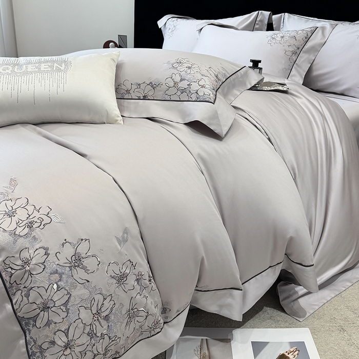 91家纺网 家纺一手货源 找家纺 张公子婚庆馆 2025新款140支新疆长绒棉纯棉居家绣花拼角工艺系列四件套—秘境 秘境-云雾灰