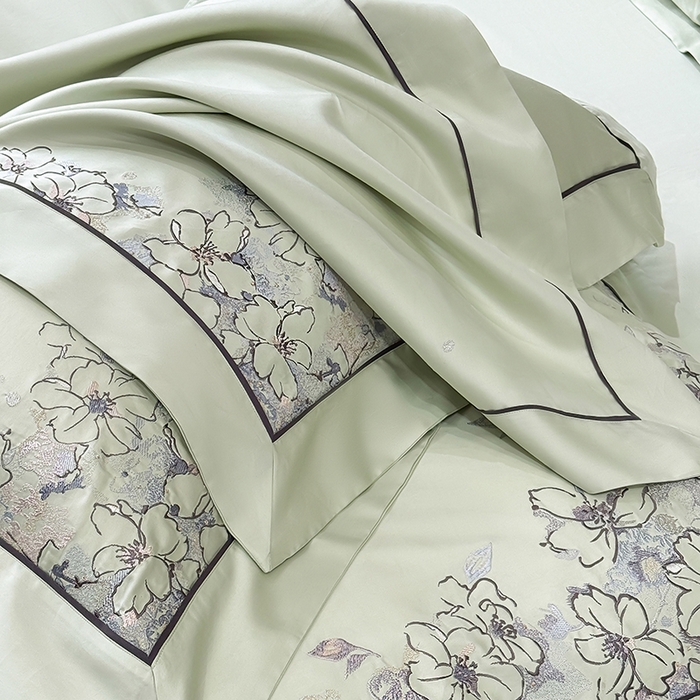 91家纺网 家纺一手货源 找家纺 张公子婚庆馆 2025新款140支新疆长绒棉纯棉居家绣花拼角工艺系列四件套—秘境 秘境-青草绿