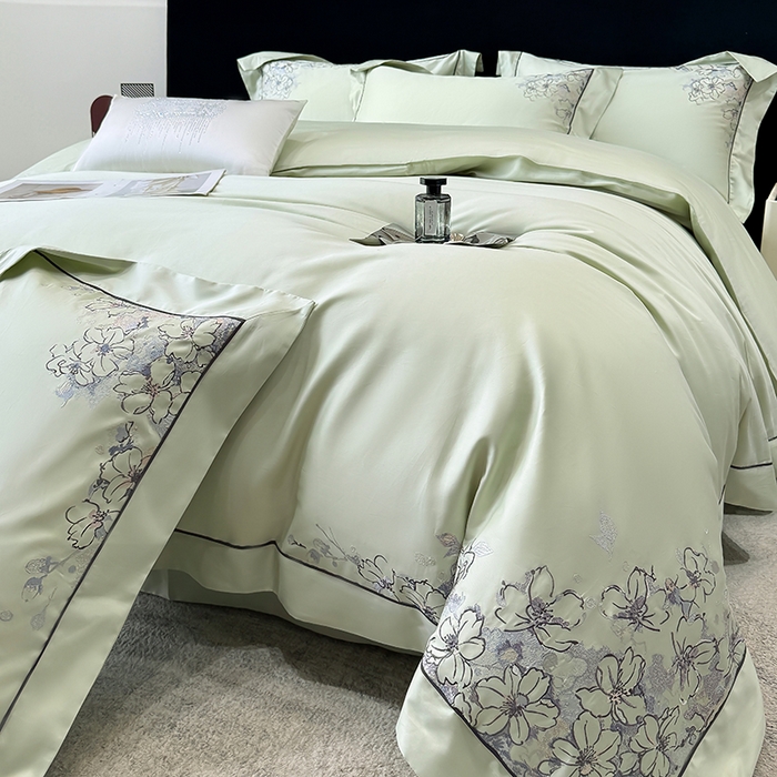 91家纺网 家纺一手货源 找家纺 张公子婚庆馆 2025新款140支新疆长绒棉纯棉居家绣花拼角工艺系列四件套—秘境 秘境-青草绿