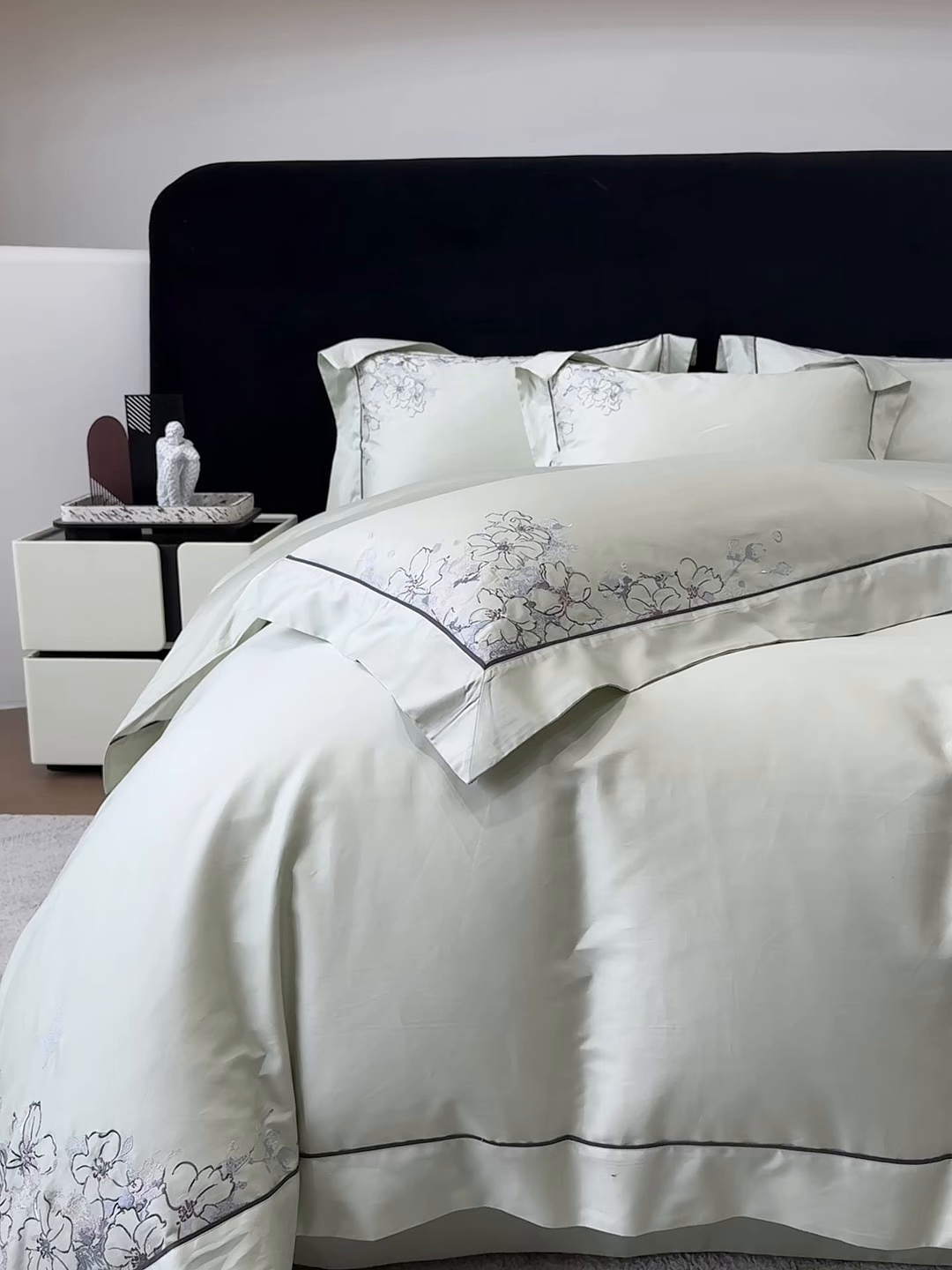 91家纺网 家纺一手货源 找家纺 张公子婚庆馆 2025新款140支新疆长绒棉纯棉居家绣花拼角工艺系列四件套—秘境 秘境-青草绿