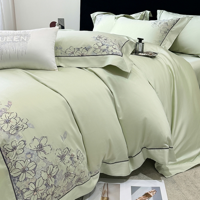 91家纺网 家纺一手货源 找家纺 张公子婚庆馆 2025新款140支新疆长绒棉纯棉居家绣花拼角工艺系列四件套—秘境 秘境-青草绿