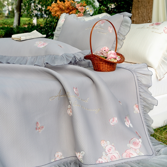 91家纺网 家纺一手货源 找家纺 禾时 2025新款高端A类母婴级加密加厚450g品牌凉感丝啵啵面料床盖三件套夹棉床单 银河灰