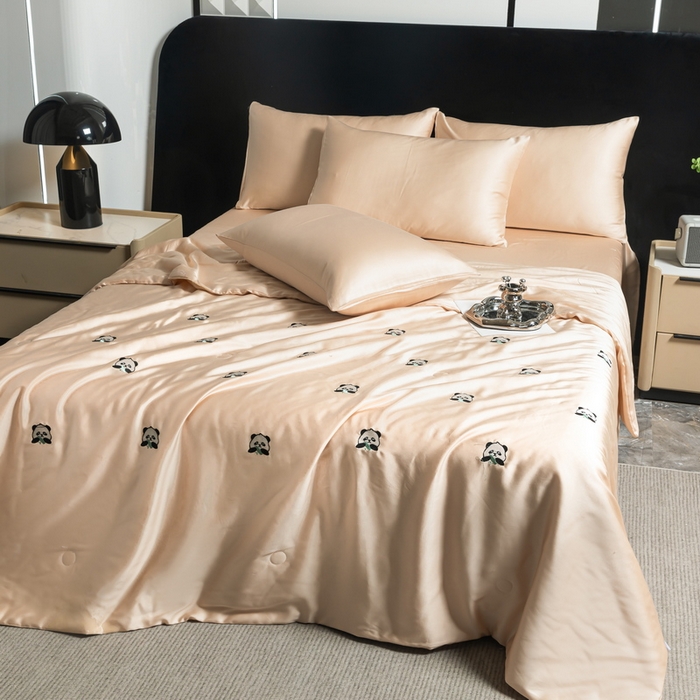 91家纺网 家纺一手货源 找家纺 梦镜家纺 2025新款A类水洗真丝夏被四件套-熊猫 熊猫香槟