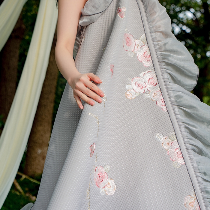 91家纺网 家纺一手货源 找家纺 禾时 2025新款高端A类母婴级加密加厚450g品牌凉感丝啵啵面料床盖三件套夹棉床单 银河灰