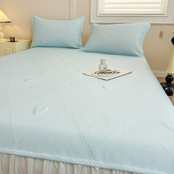 91家纺网 家纺一手货源 找家纺 布卢姆床垫 2025新款A类PE乙纶冰豆豆凉席床裙款 菱格爱心