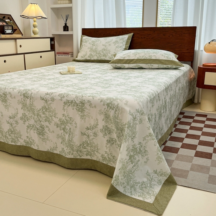 91家纺网 家纺一手货源 找家纺 宜代光年  2025新款全棉老粗布数码印花床单（拼角工艺） 绿蔓