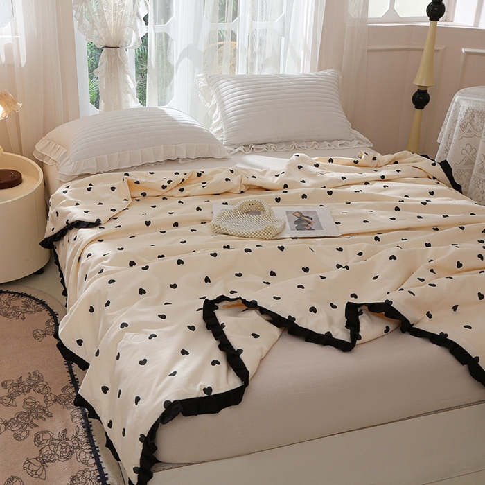 91家纺网 家纺一手货源 找家纺 薇玛仕 2025新款韩版宽边水洗棉大豆夏被赫本风亲肤柔软夏季薄被子 赫本-爱心