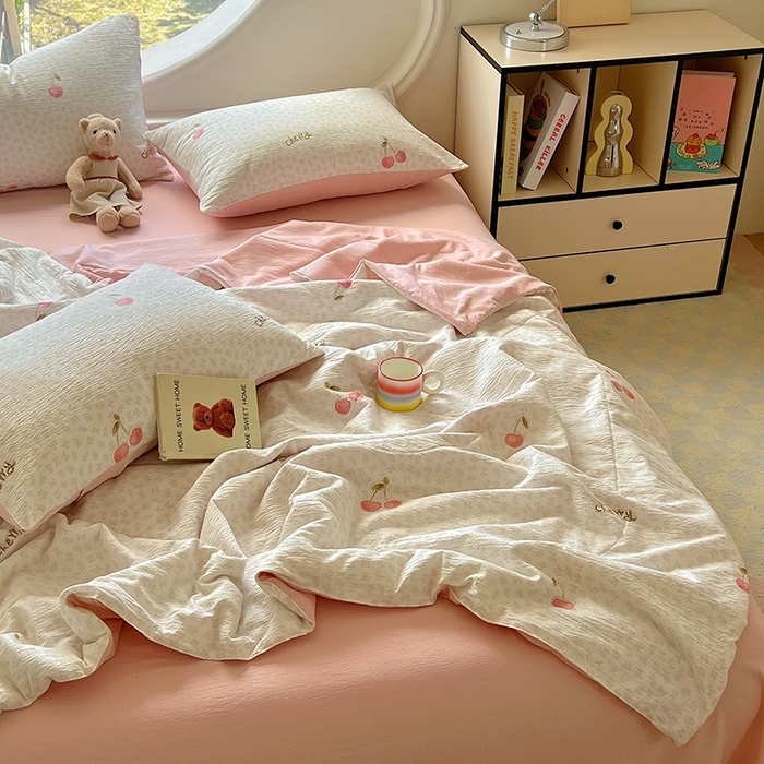 91家纺网 家纺一手货源 找家纺 金梦拉家纺 2025新款A类提花纱布双层纱夏被四件套 夏被-樱桃