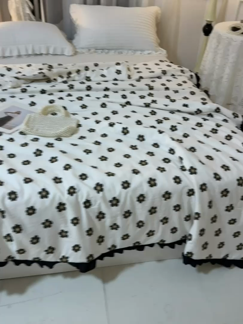 91家纺网 家纺一手货源 找家纺 薇玛仕 2025新款韩版宽边水洗棉大豆夏被赫本风亲肤柔软夏季薄被子 赫本-南薇