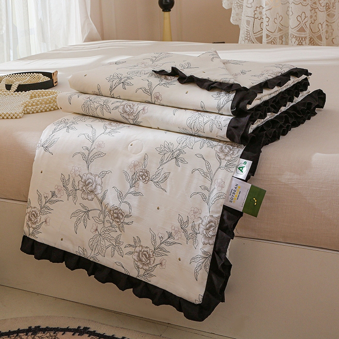 91家纺网 家纺一手货源 找家纺 薇玛仕 2025新款韩版宽边水洗棉大豆夏被赫本风亲肤柔软夏季薄被子 赫本-花下兔