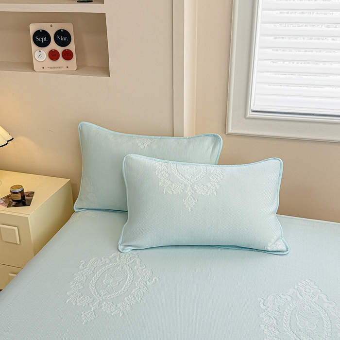 91家纺网 家纺一手货源 找家纺 布卢姆床垫 2025新款A类PE乙纶冰豆豆凉席床裙款 蝴蝶花镜 蓝