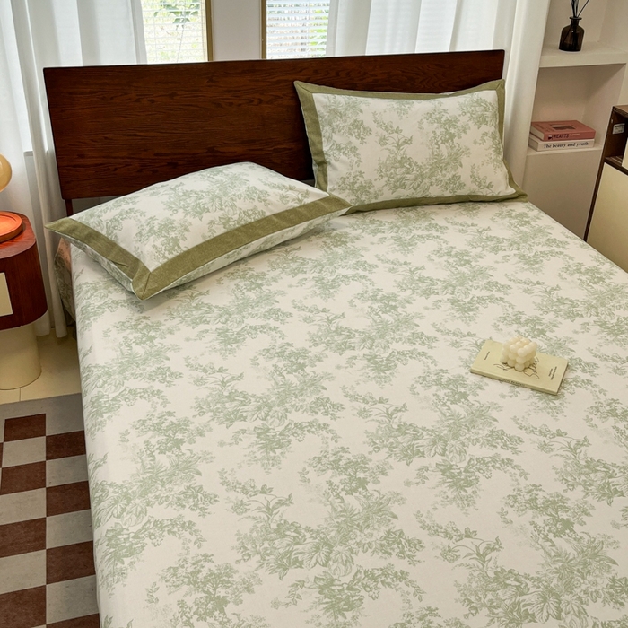 91家纺网 家纺一手货源 找家纺 宜代光年  2025新款全棉老粗布数码印花床单（拼角工艺） 绿蔓