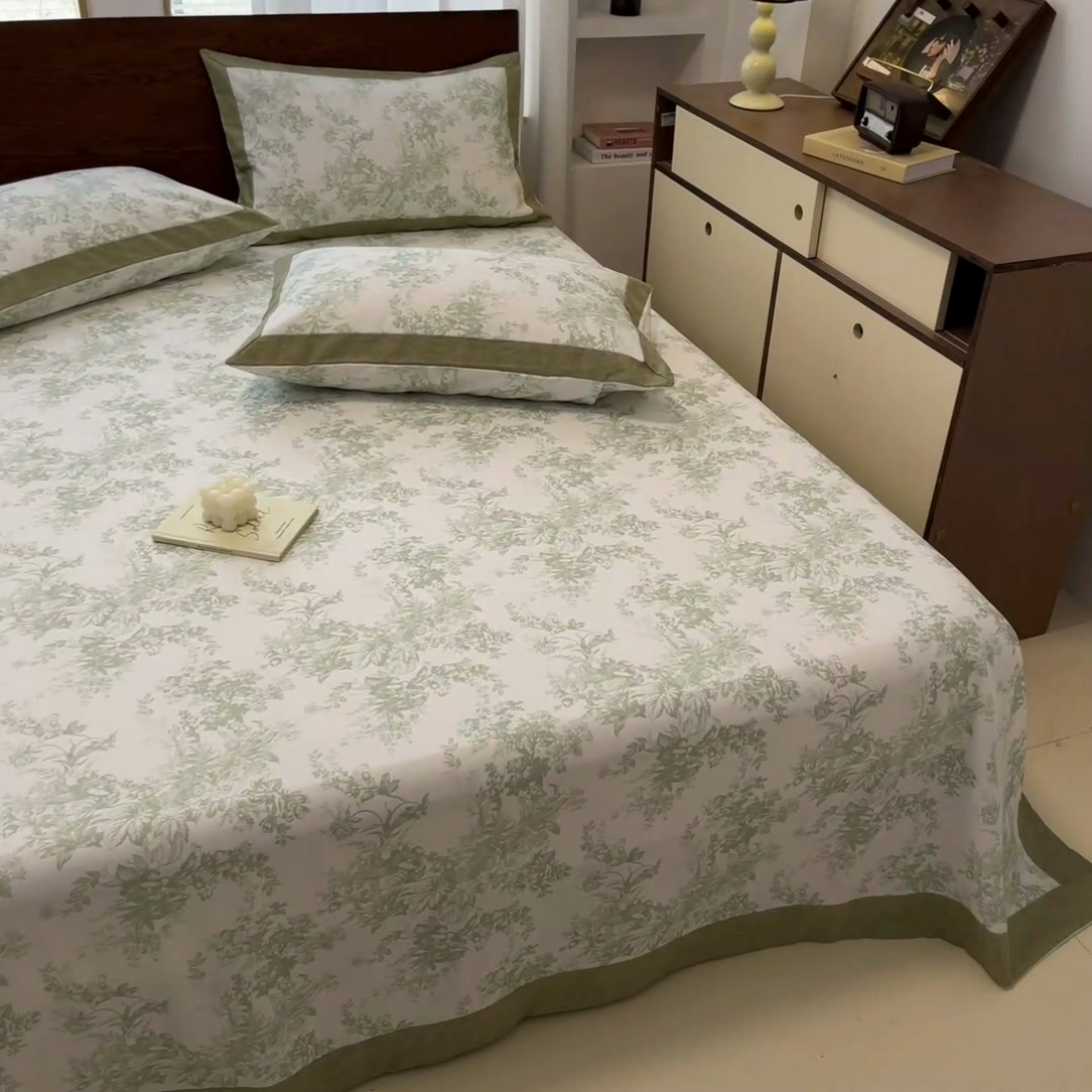 91家纺网 家纺一手货源 找家纺 宜代光年  2025新款全棉老粗布数码印花床单（拼角工艺） 绿蔓