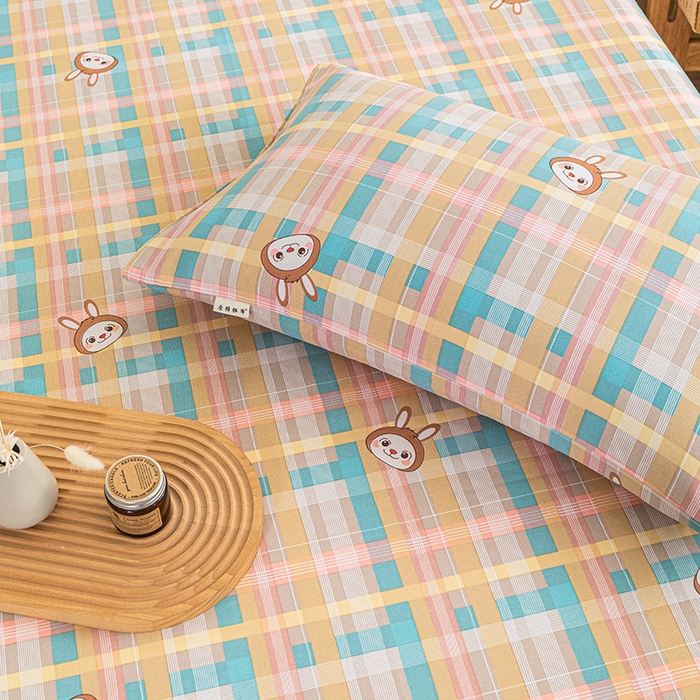 91家纺网 家纺一手货源 找家纺 芃成家纺 2025新款加厚老粗布床单 彩格兔