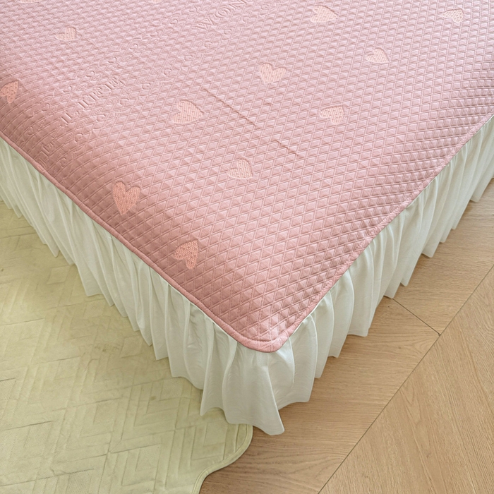 91家纺网 家纺一手货源 找家纺 布卢姆床垫 2025新款A类PE乙纶冰豆豆凉席床裙款 爱心字母