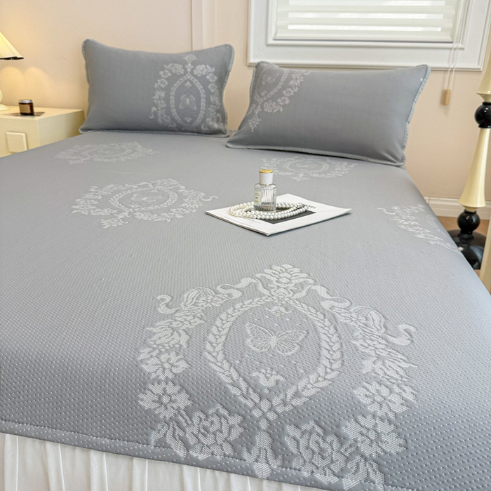 91家纺网 家纺一手货源 找家纺 布卢姆床垫 2025新款A类PE乙纶冰豆豆凉席床裙款 蝴蝶花镜 灰