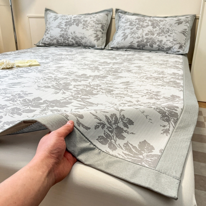 91家纺网 家纺一手货源 找家纺 （总）宜代光年 2025新款冷凝丝可水洗提花凉感席-床席款