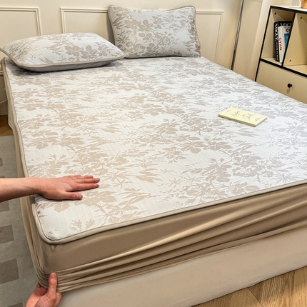 91家纺网 家纺一手货源 找家纺 宜代光年 2025新款冷凝丝可水洗提花凉感席-床笠款 床笠-凉感繁花-咖