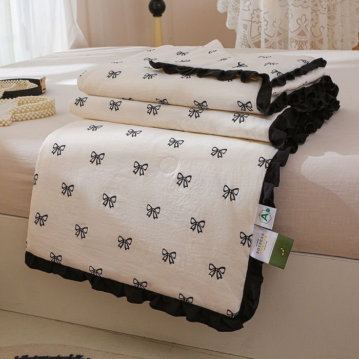 91家纺网 家纺一手货源 找家纺 薇玛仕 2025新款韩版宽边水洗棉大豆夏被赫本风亲肤柔软夏季薄被子 赫本-蝴蝶结